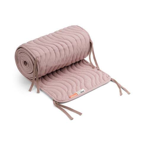 Quilted edge padding with ribbons, waves