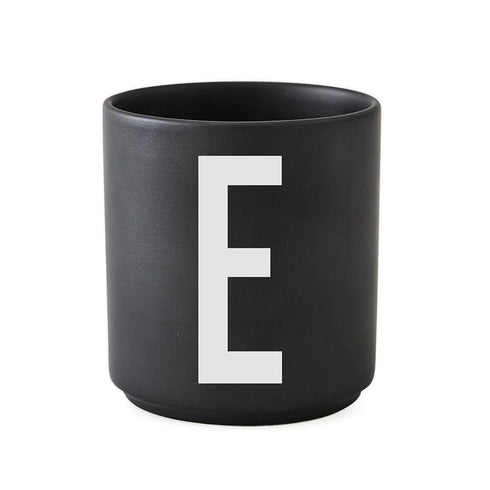 Porcelain letter mug, black