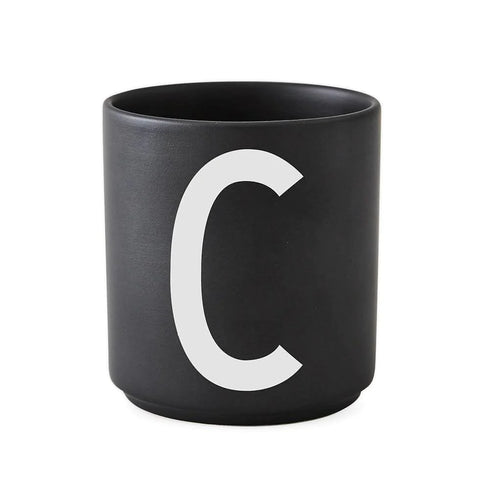 Porcelain letter mug, black