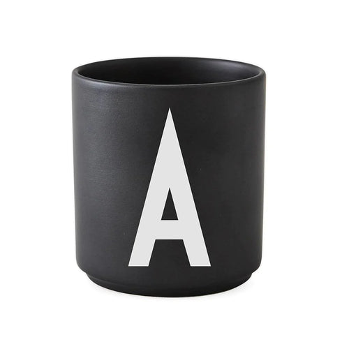 Porcelain letter mug, black