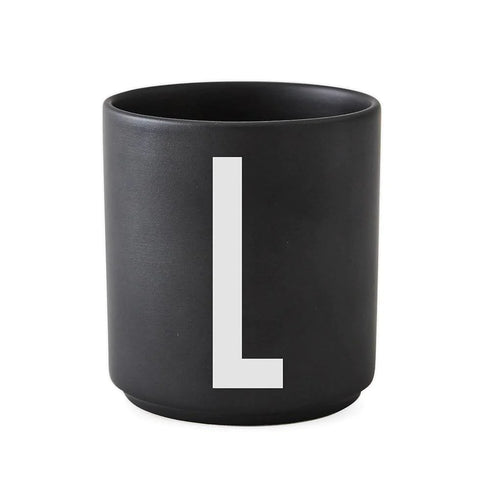 Porcelain letter mug, black