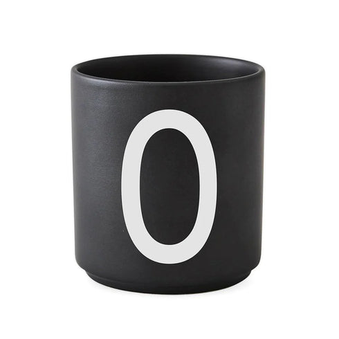 Porcelain letter mug, black