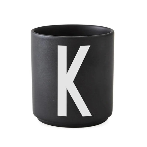 Porcelain letter mug, black