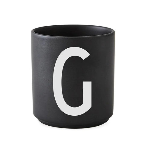Porcelain letter mug, black