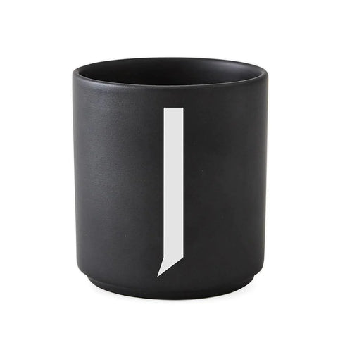 Porcelain letter mug, black