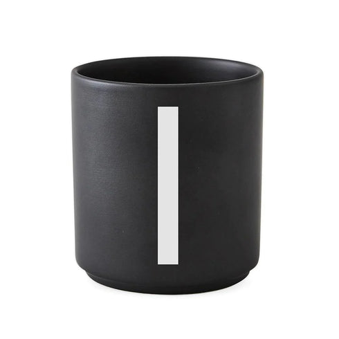 Porcelain letter mug, black