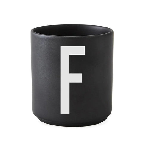 Porcelain letter mug, black