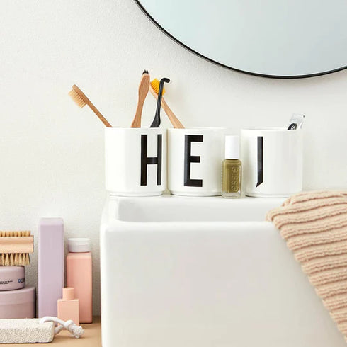 Porcelain letter mug, white