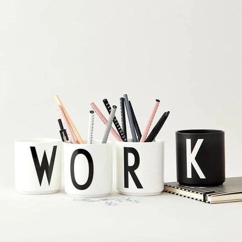 Porcelain letter mug, white