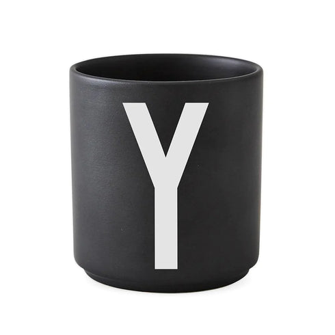 Porcelain letter mug, black