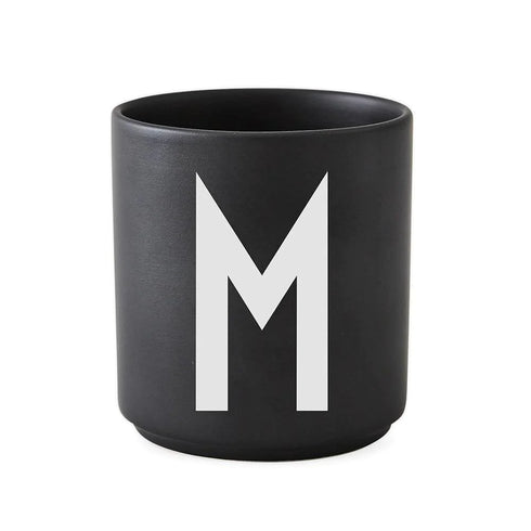 Porcelain letter mug, black