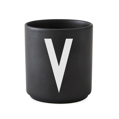 Porcelain letter mug, black