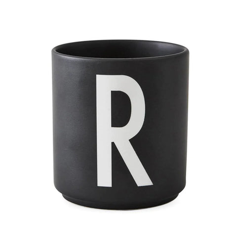 Porcelain letter mug, black
