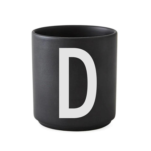 Porcelain letter mug, black