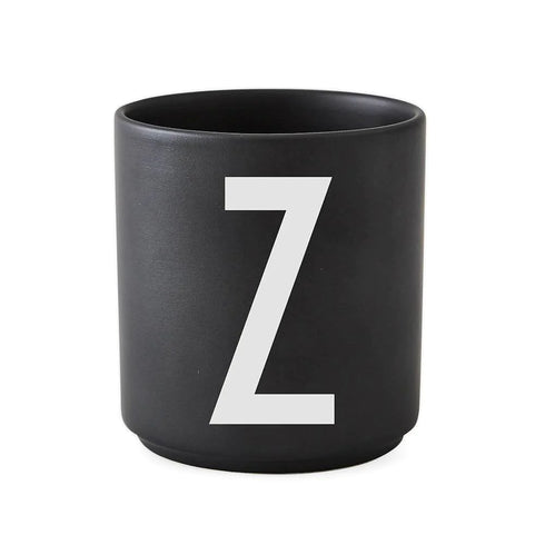 Porcelain letter mug, black